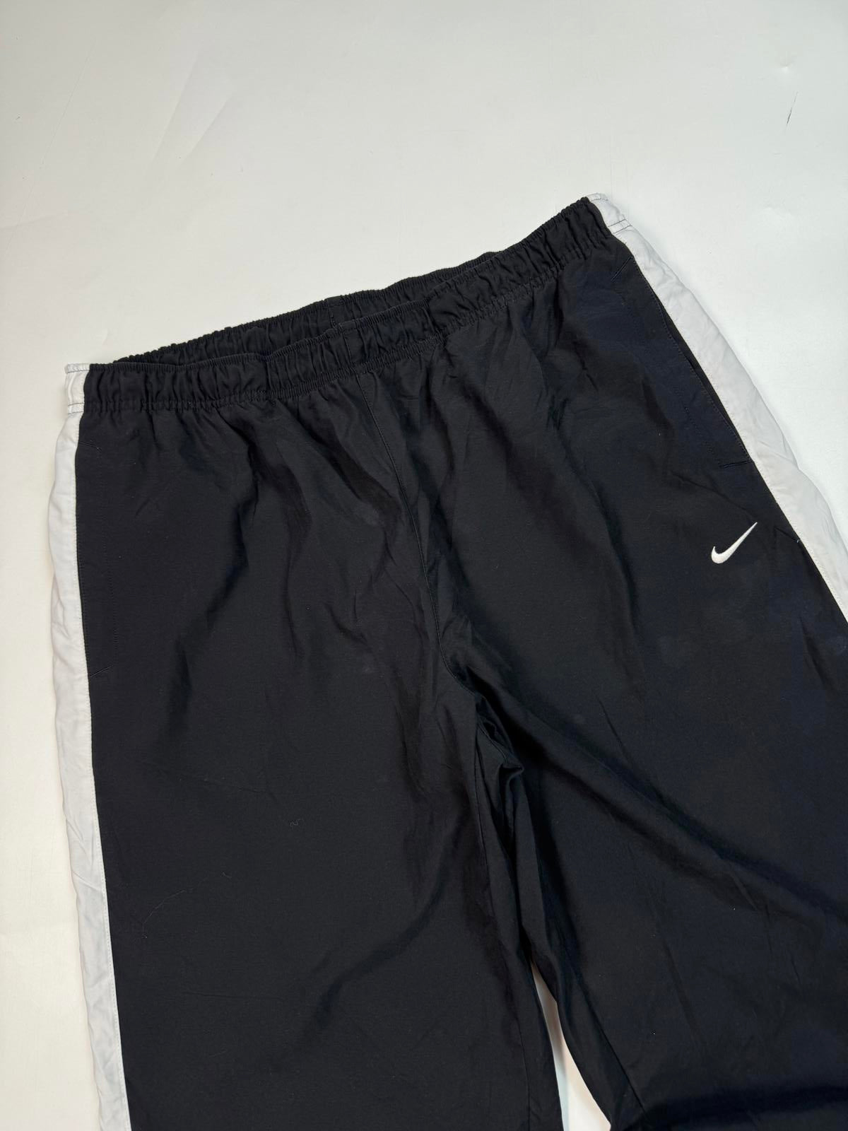 Vintage Nike side stripe baggy track pants (M)