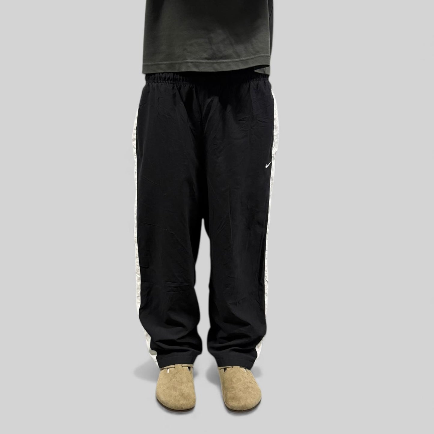 Vintage Nike side stripe baggy track pants (M)