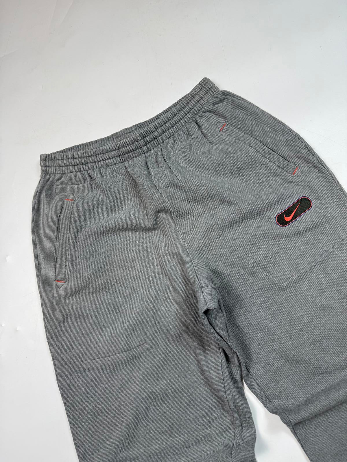 Vintage 90s Nike baggy joggers (L)