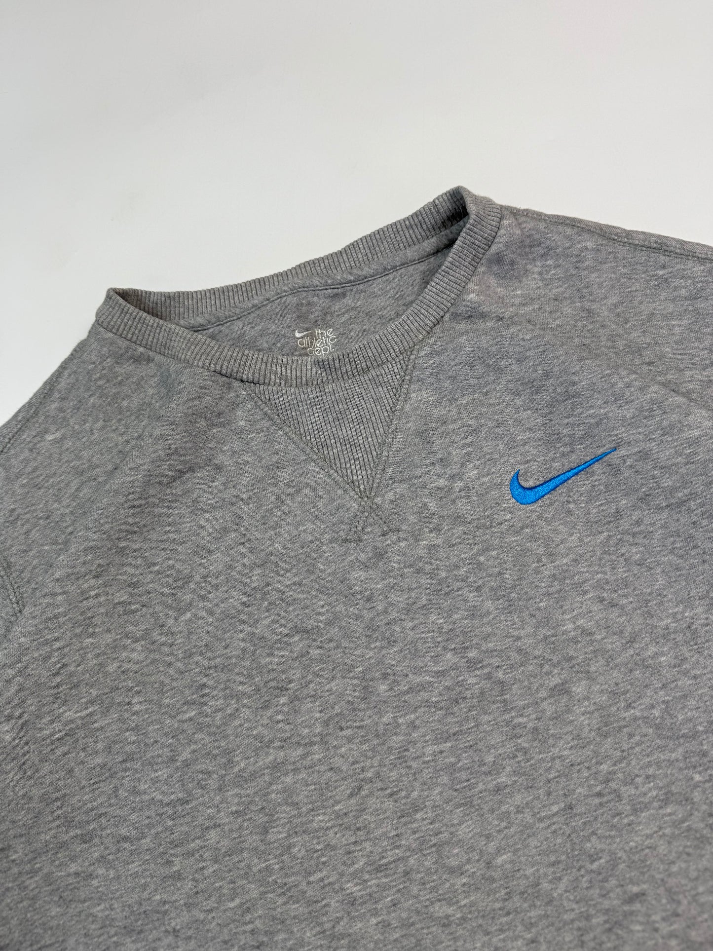 Nike mini swoosh sweatshirt (M)