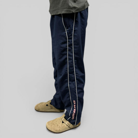Vintage Umbro baggy track pants (M)