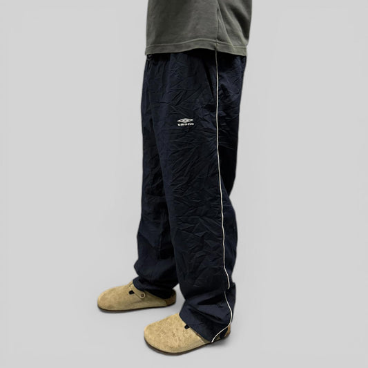 Vintage Umbro baggy track pants (L)