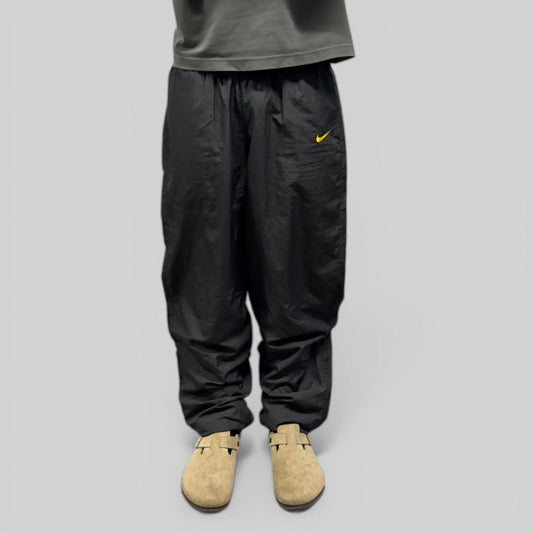 Vintage 90s Nike mini swoosh baggy track pants (L)