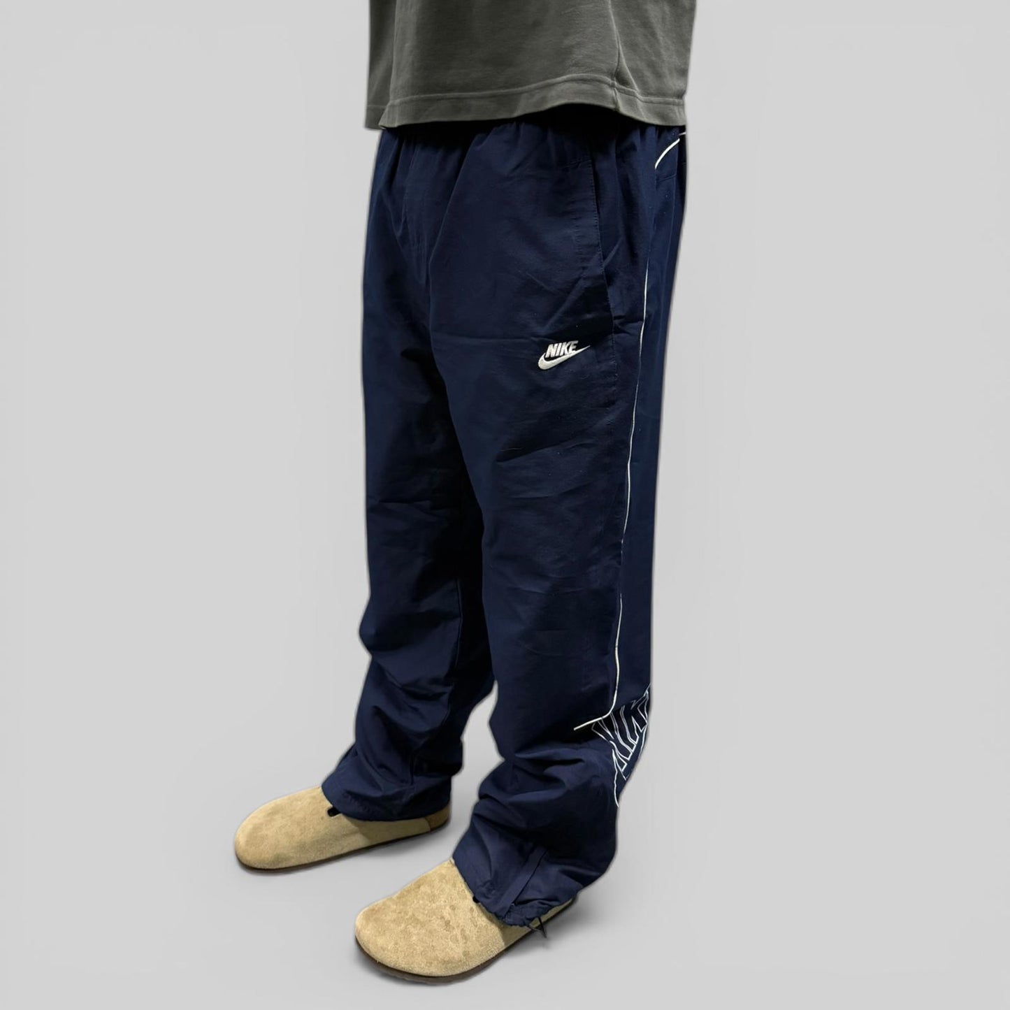 Vintage Nike baggy track pants (L)