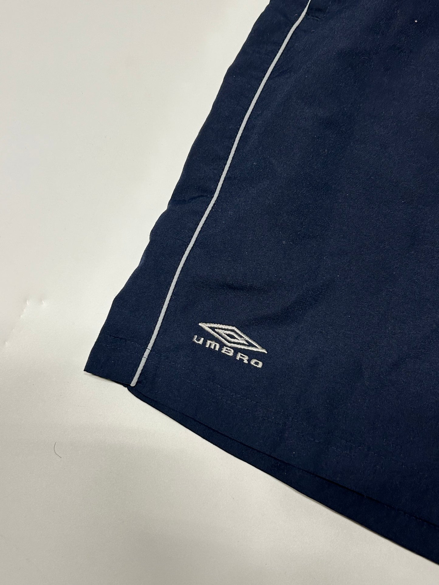 Vintage Umbro spell out shorts (XL)