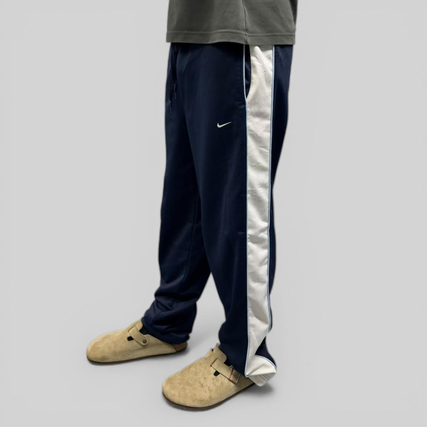 Vintage Nike side stripe baggy track pants (L)