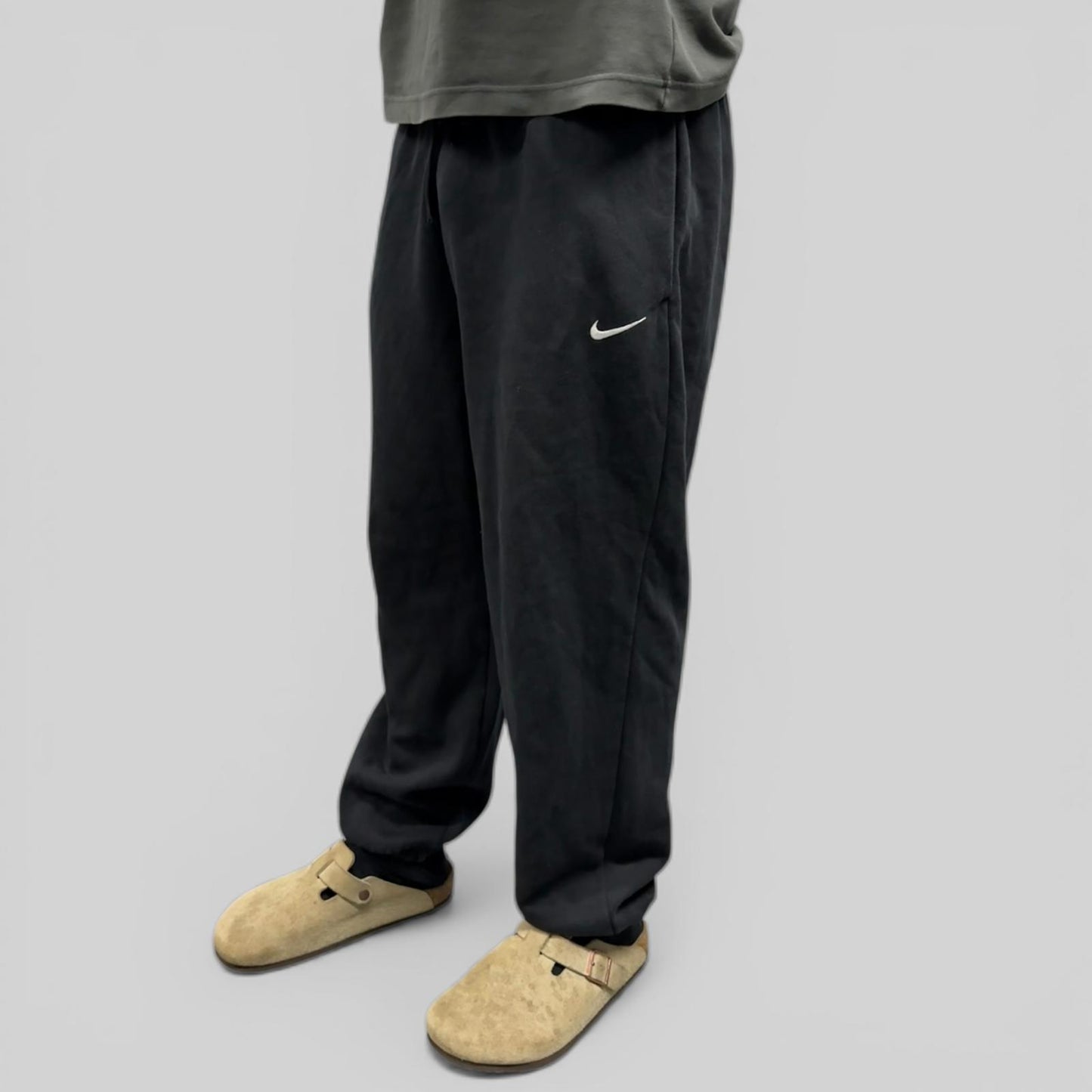 Nike mini swoosh baggy joggers (M)
