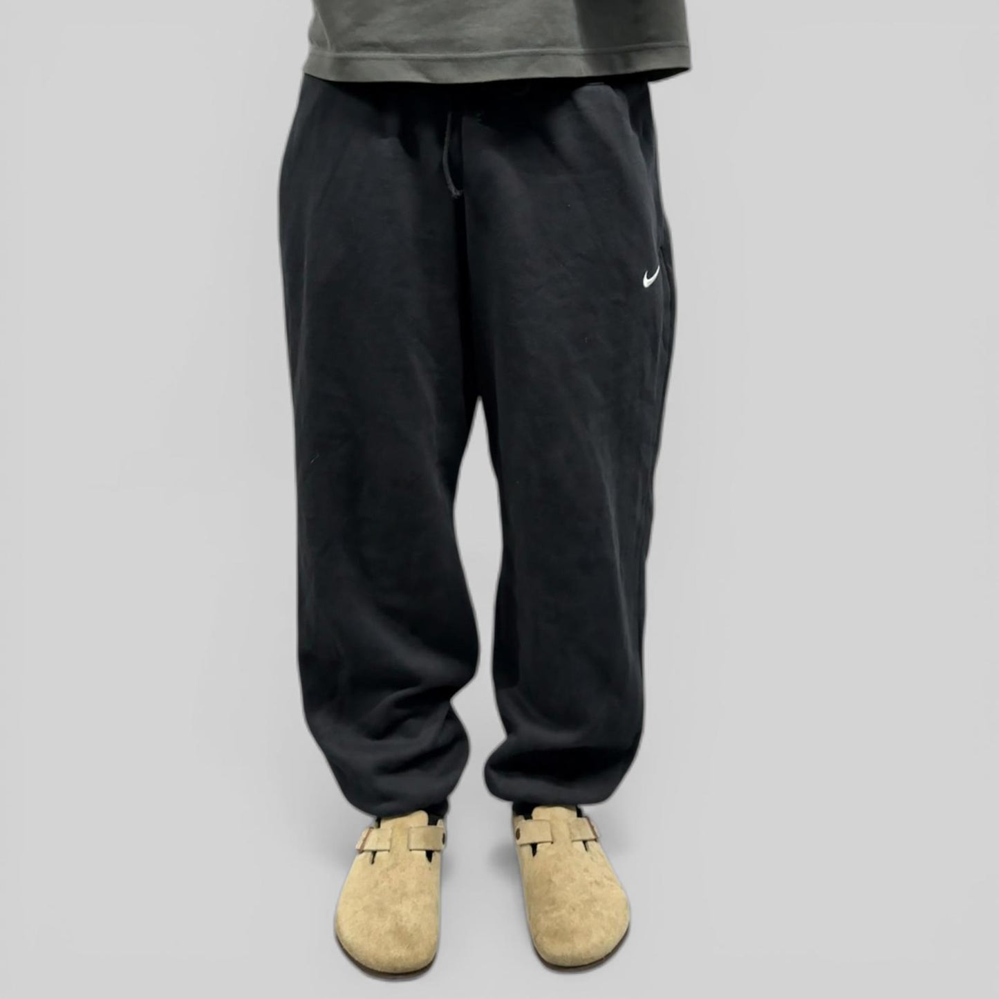 Nike mini swoosh baggy joggers (M)