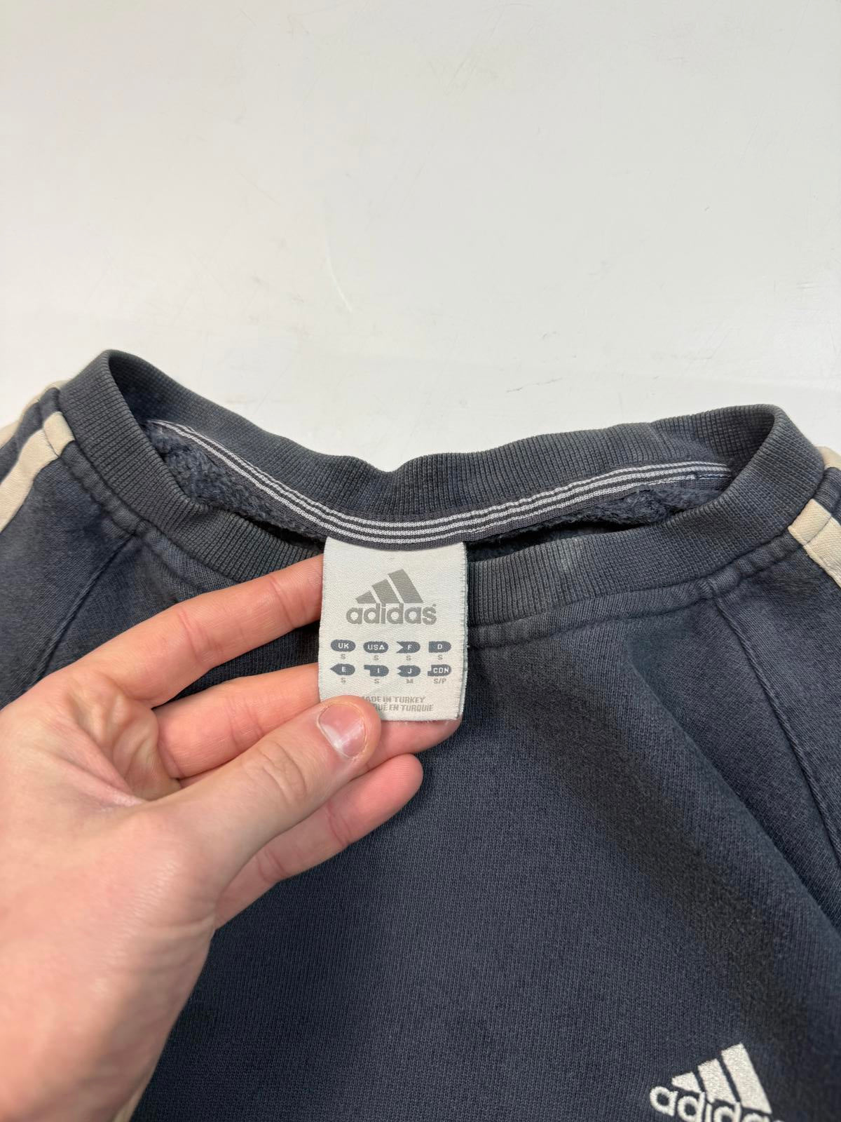 Vintage Adidas small logo sweatshirt (S)