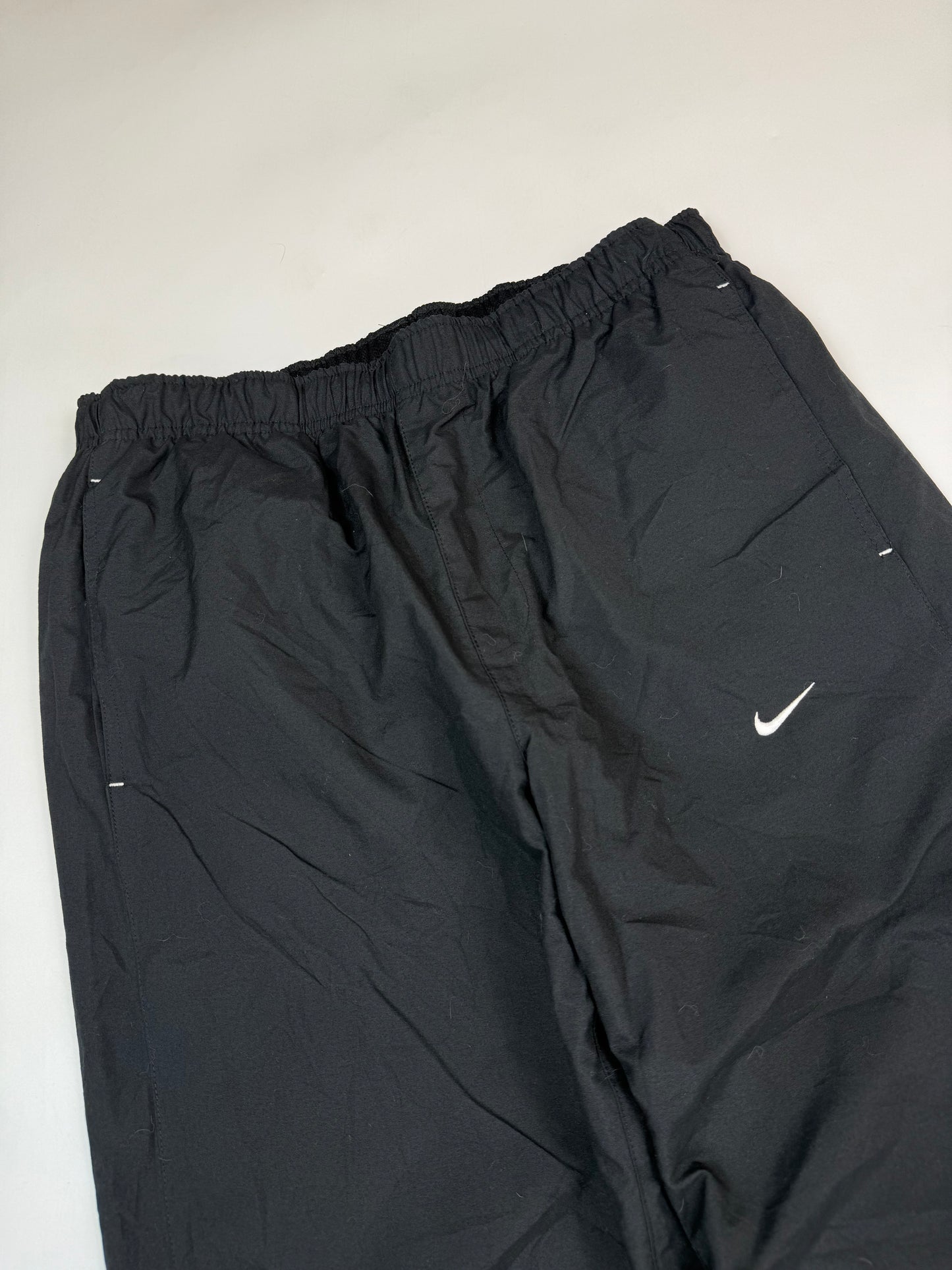 Vintage Nike spell out baggy track pants (M)