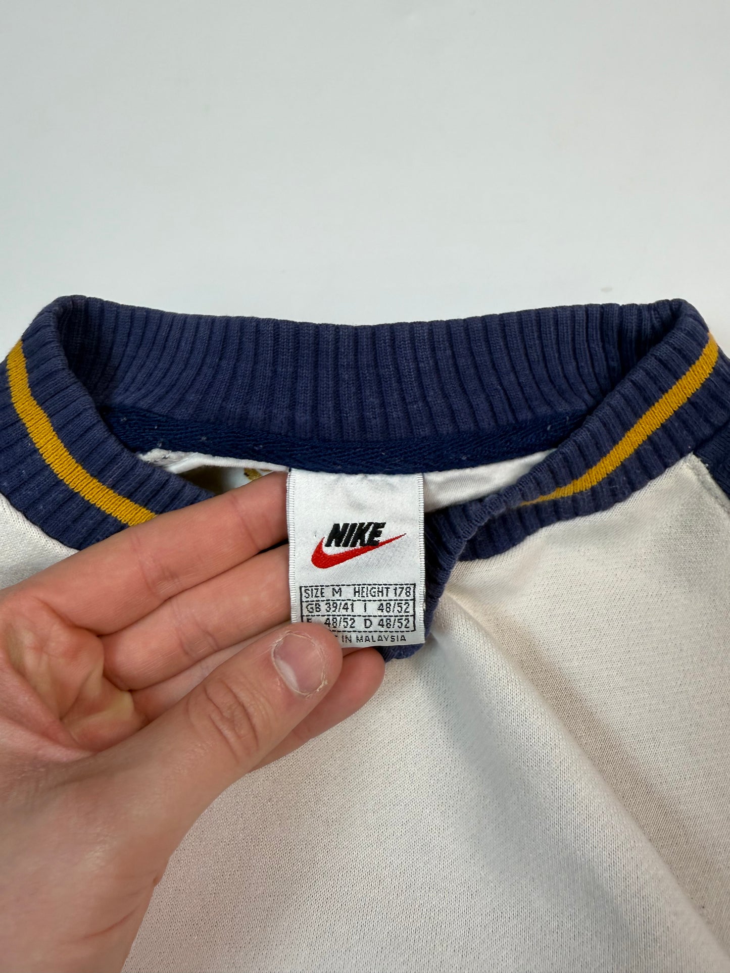 Vintage 90s Nike spell out sweatshirt (M)