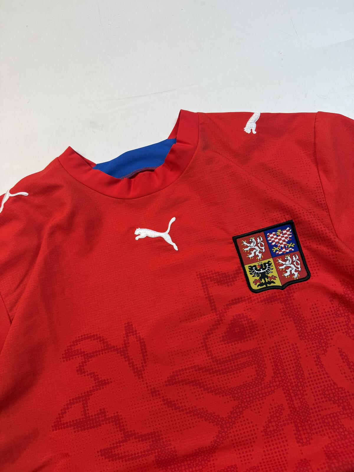 Vintage Czech Republic 2006/07 Puma football shirt (L)