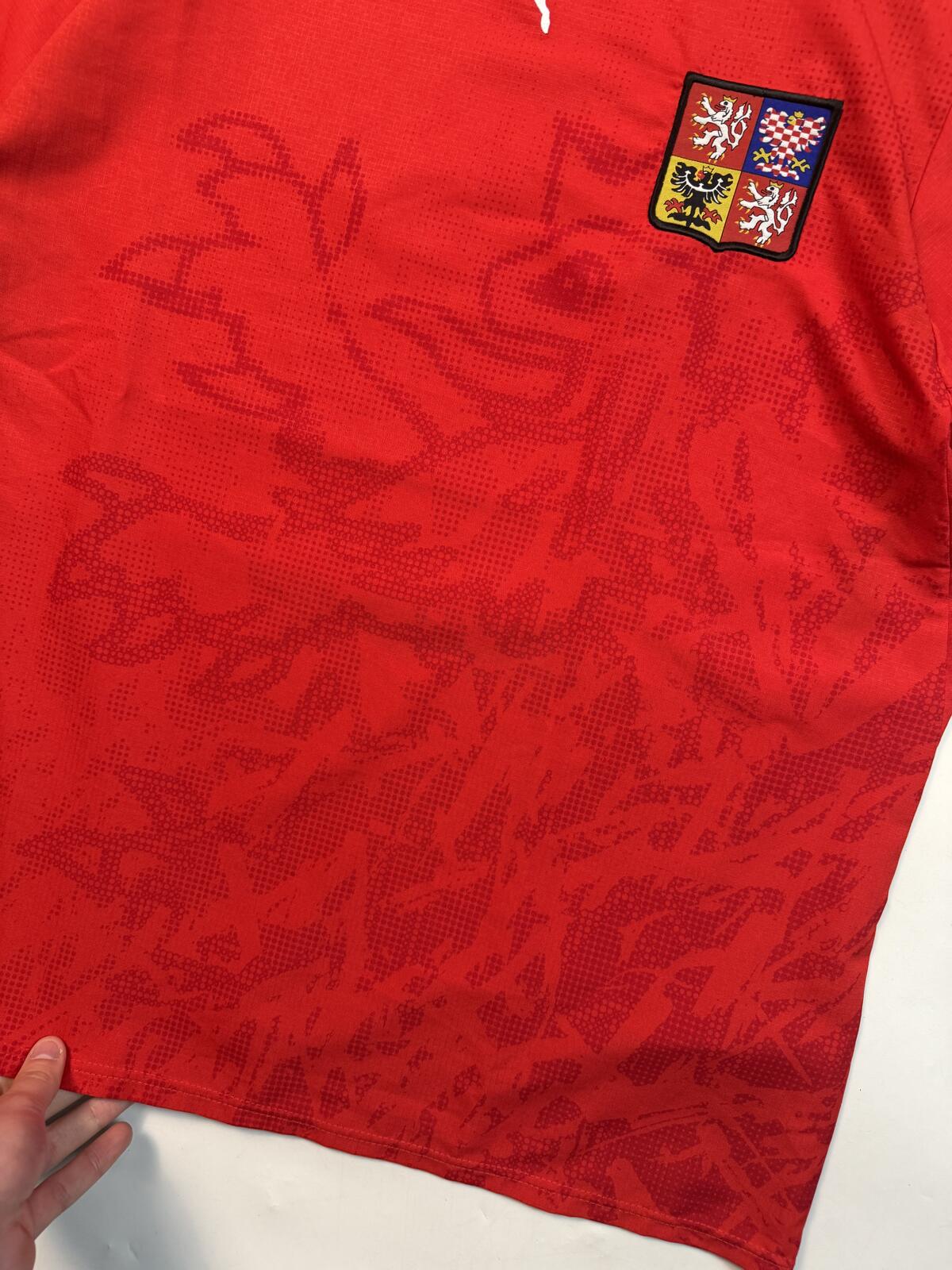 Vintage Czech Republic 2006/07 Puma football shirt (L)