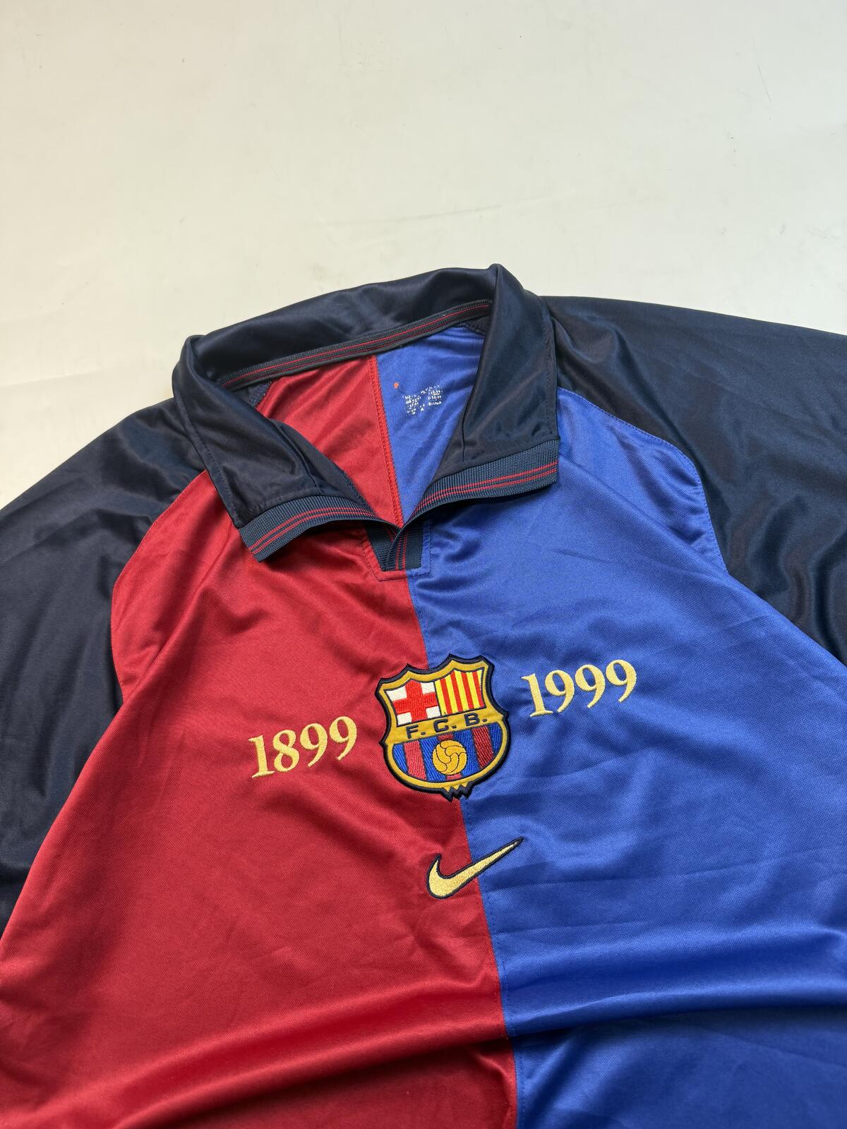 Vintage Barcelona 1999/00 Nike home football shirt (L)