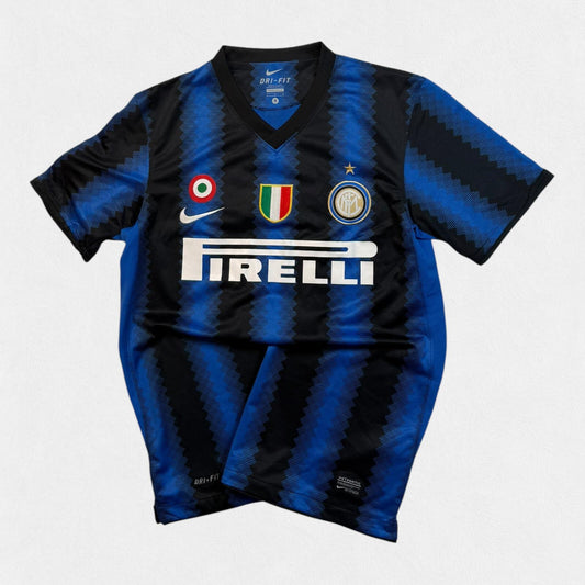 Inter Milan 2010/11 Nike Cambiasso football shirt (S)