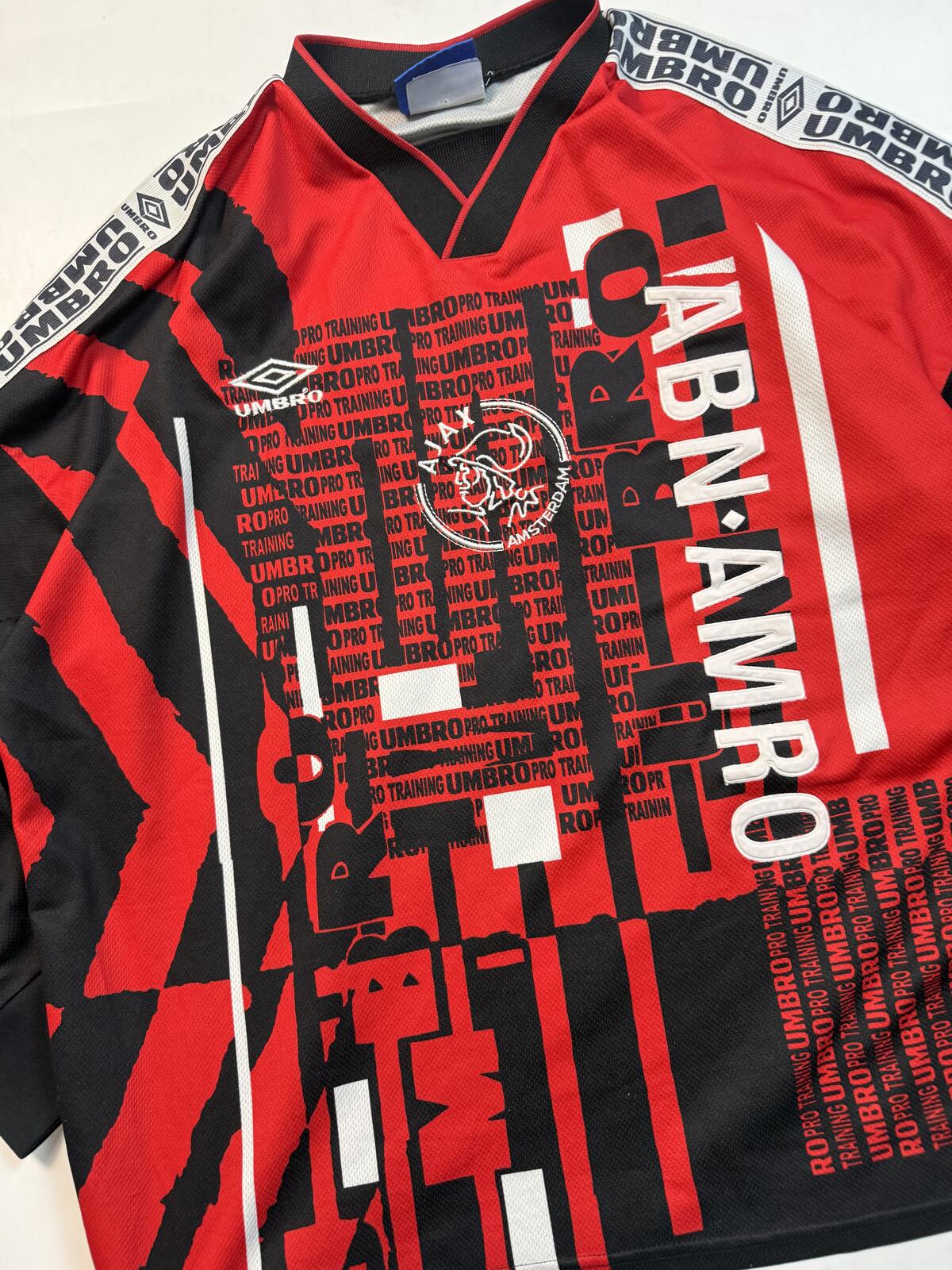 Vintage AJAX 1996/97 Umbro training football shirt (XL)