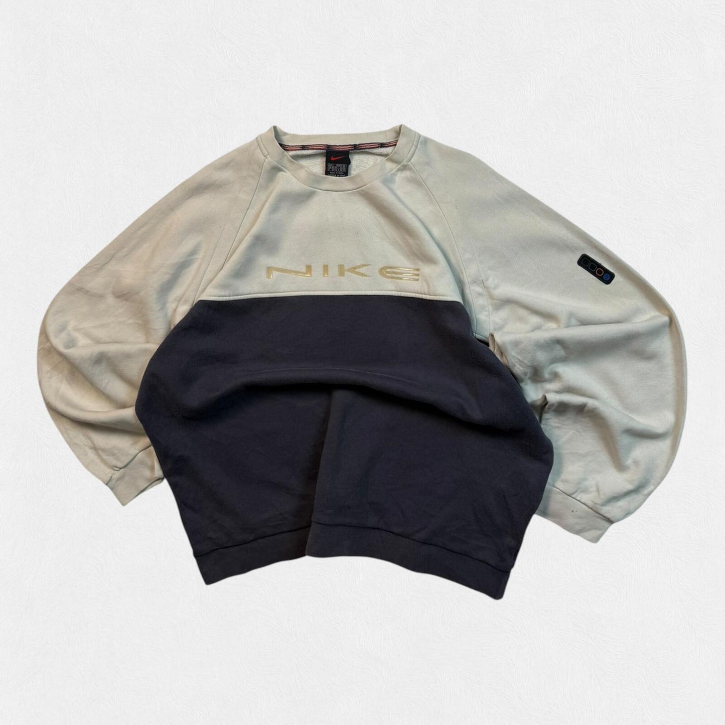 Vintage 90s Nike spell out sweatshirt (L)