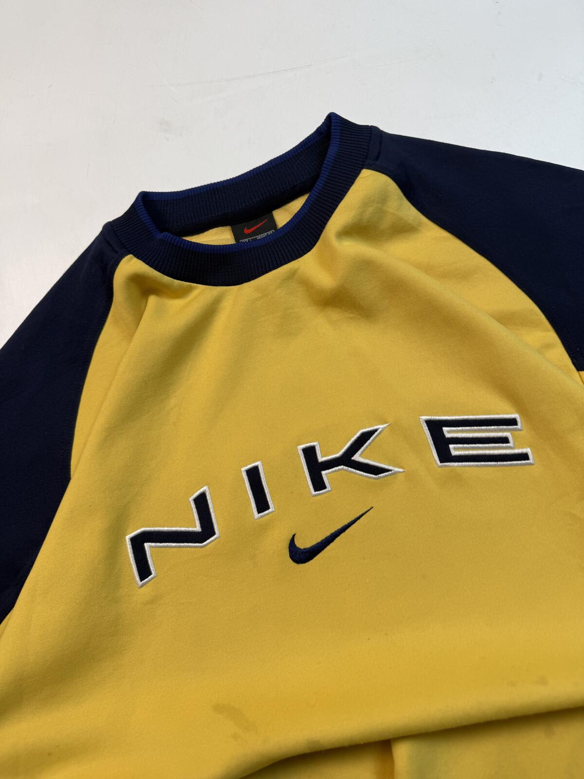Vintage 90s Nike spell out sweatshirt (L)