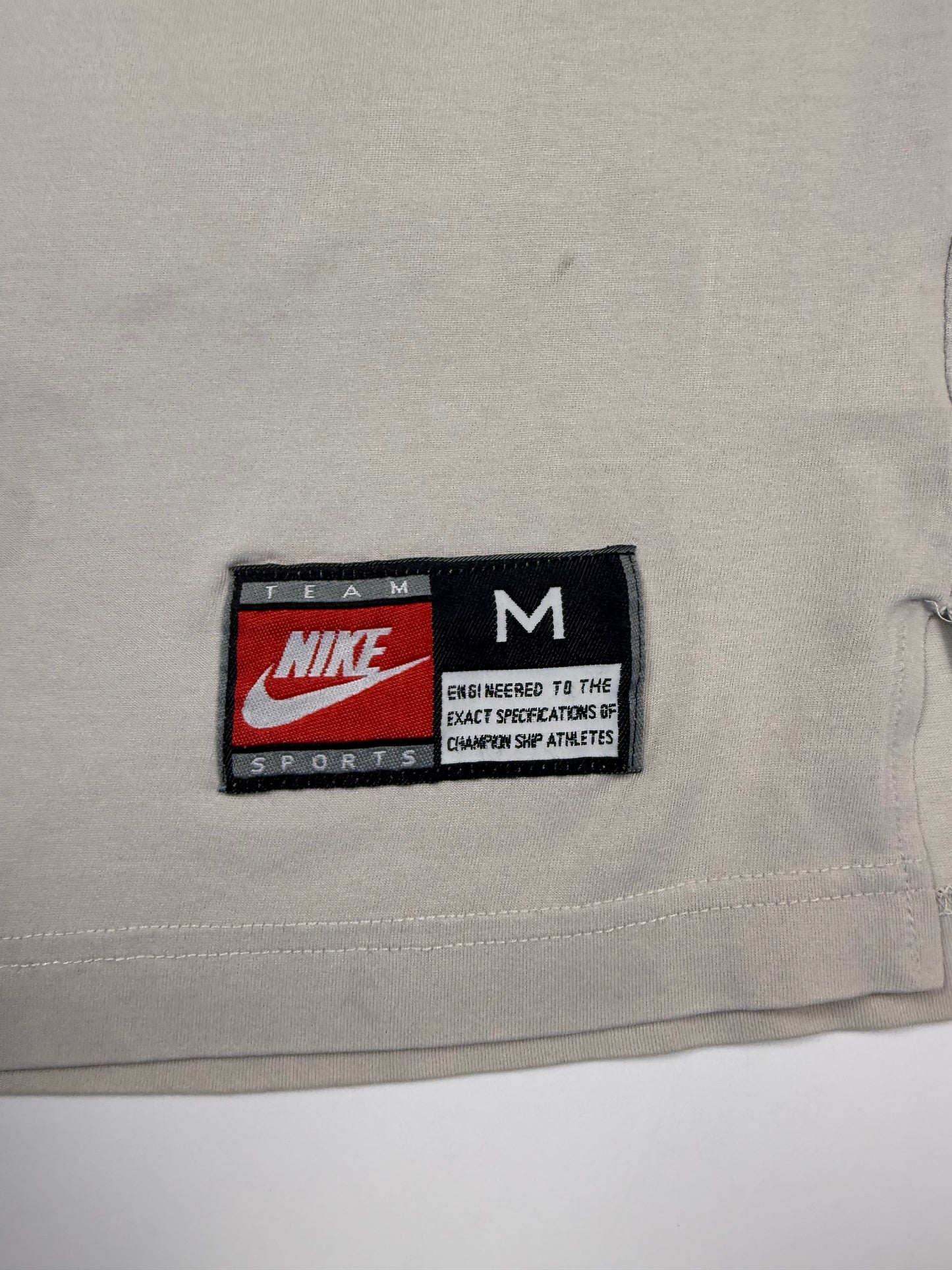 Vintage 90s Nike basketball centre logo tee (M)