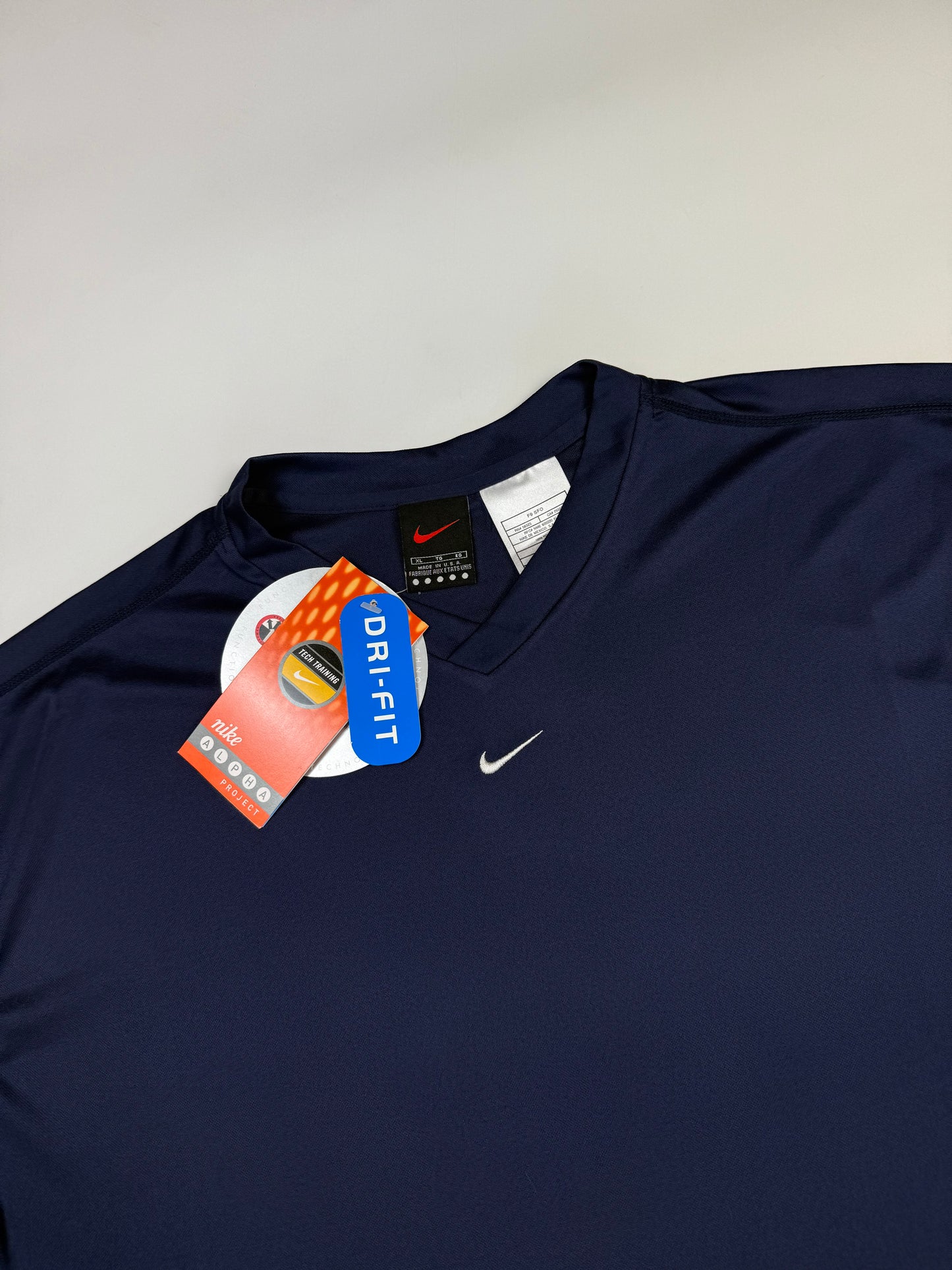 Vintage BNWT 90s Nike alpha project centre swoosh sport tee (XL)