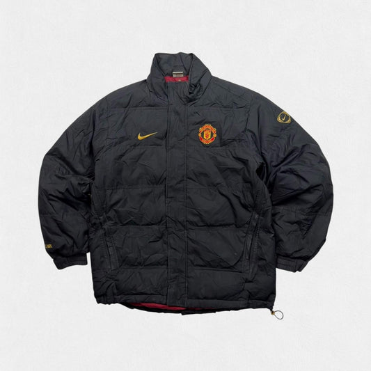 Vintage 2000s Manchester United Nike football puffer jacket (M)