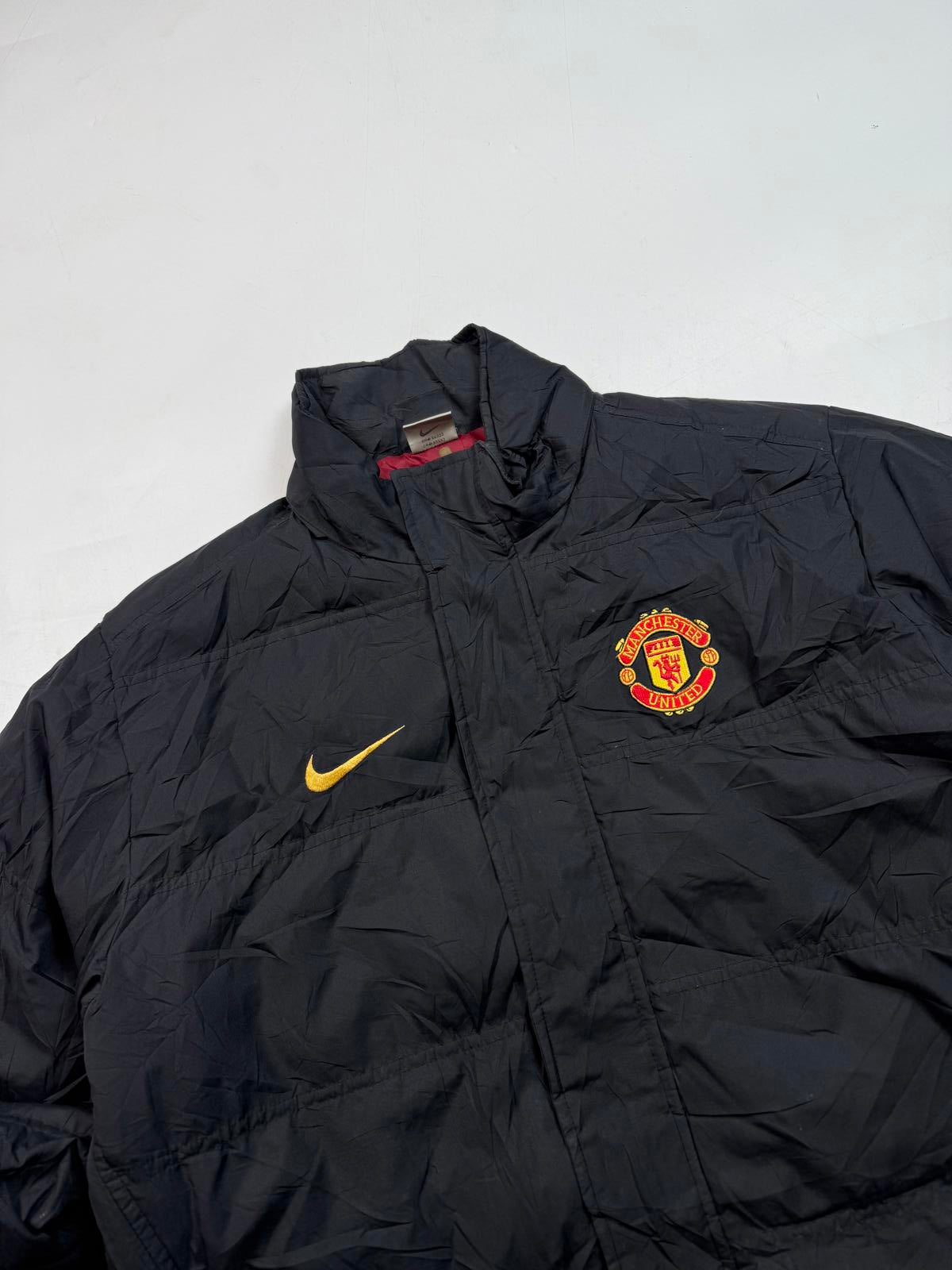 Vintage 2000s Manchester United Nike football puffer jacket (M)