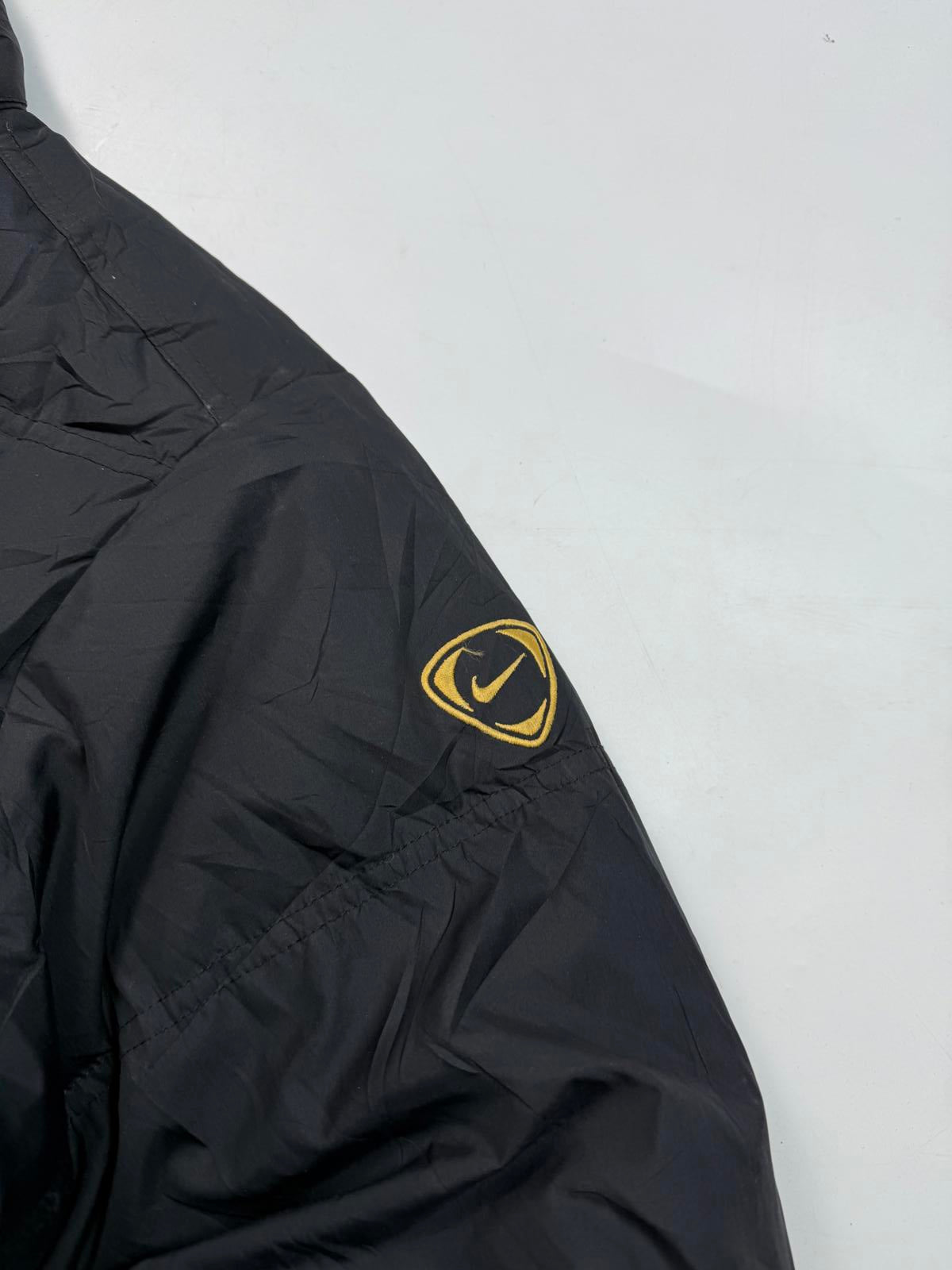 Vintage 2000s Manchester United Nike football puffer jacket (M)