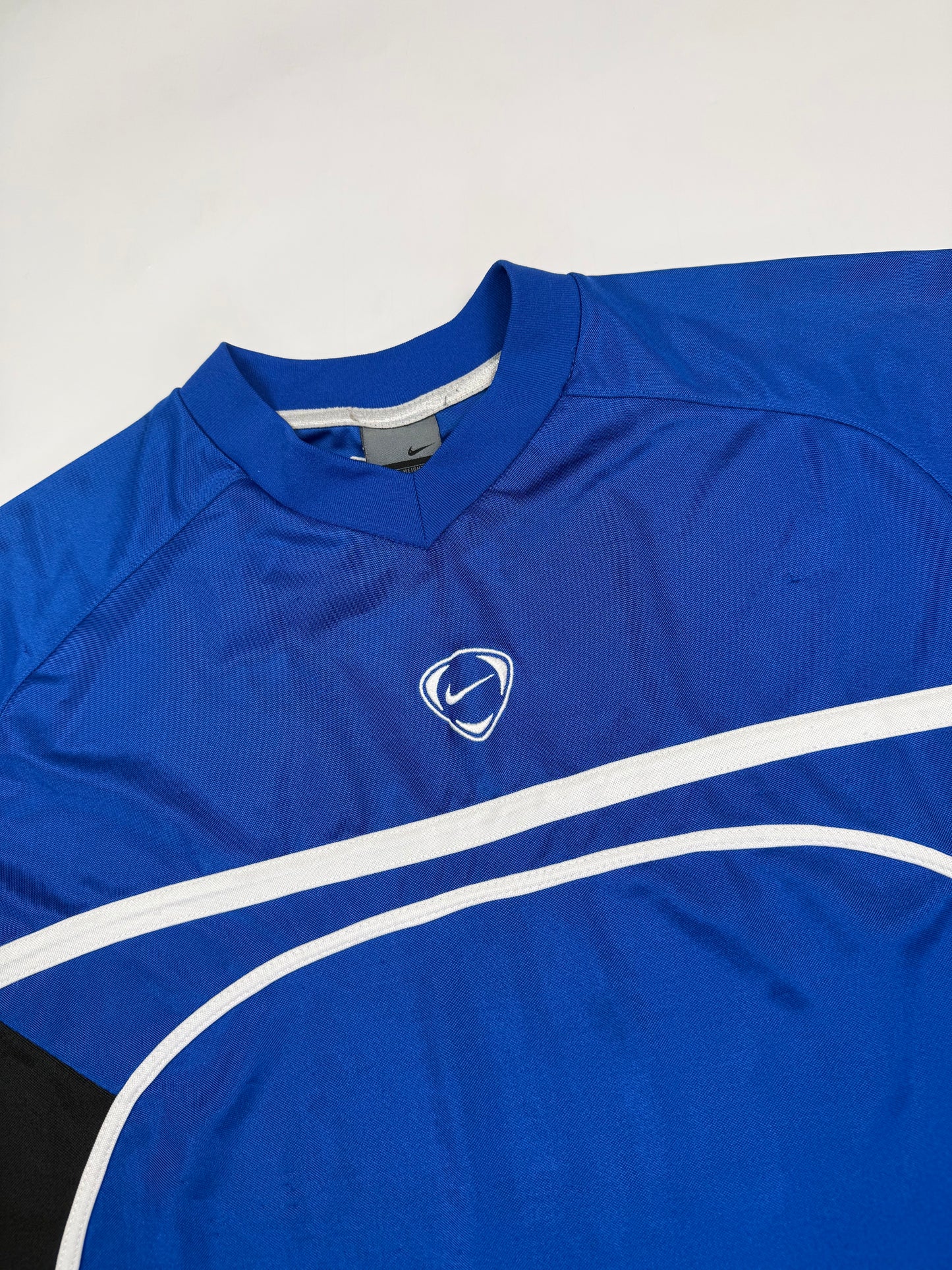 Vintage Nike shield football centre logo tee (M)