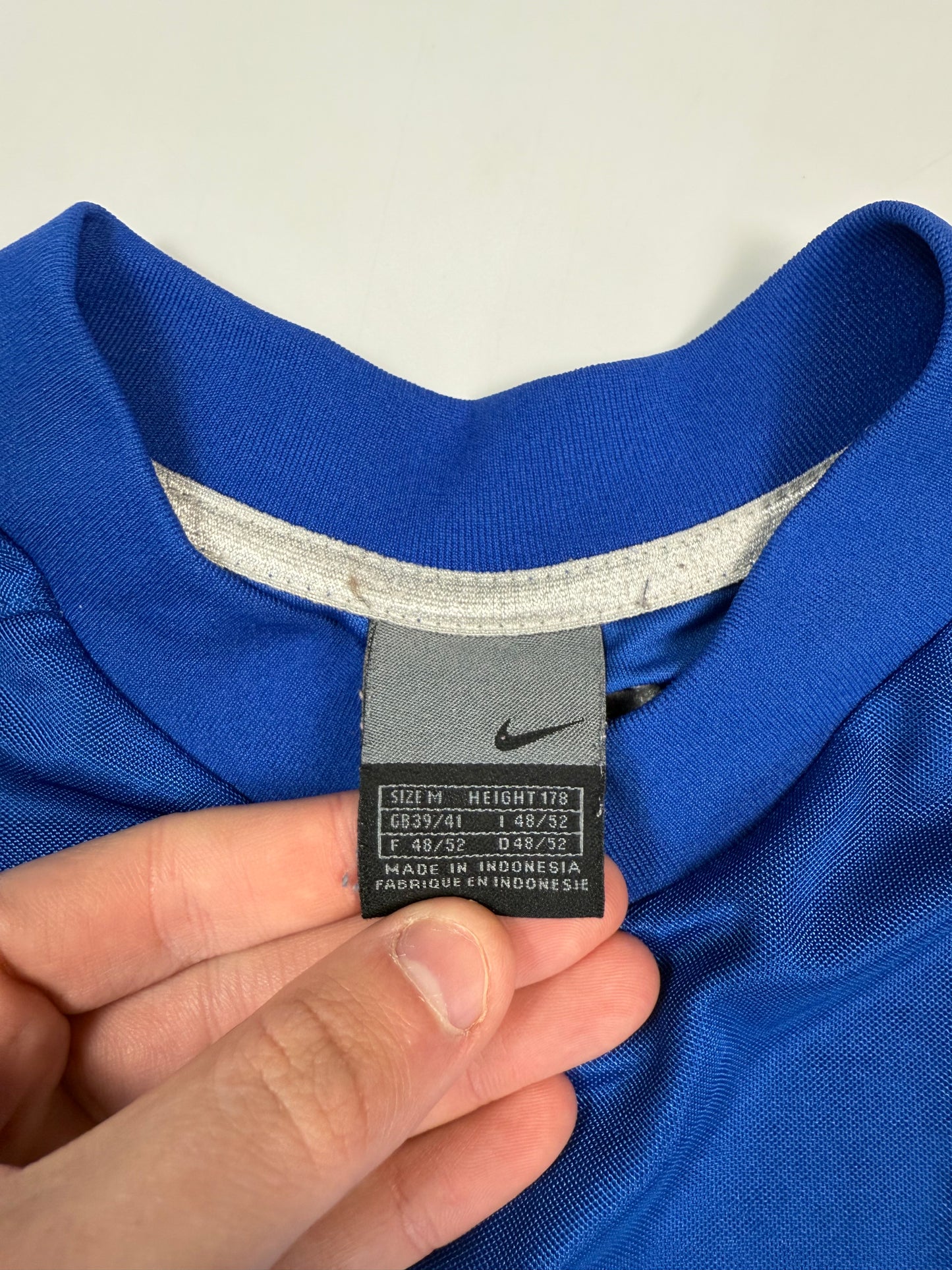 Vintage Nike shield football centre logo tee (M)