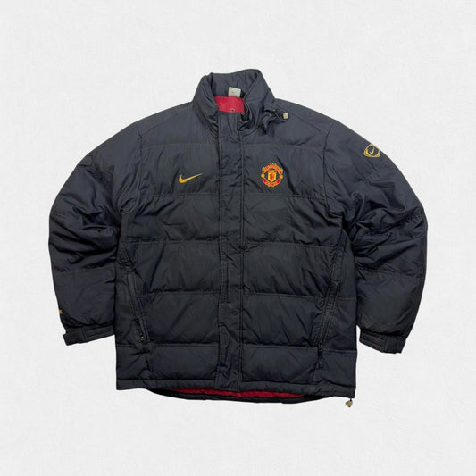 Vintage Manchester United Nike football puffer jacket (XL)