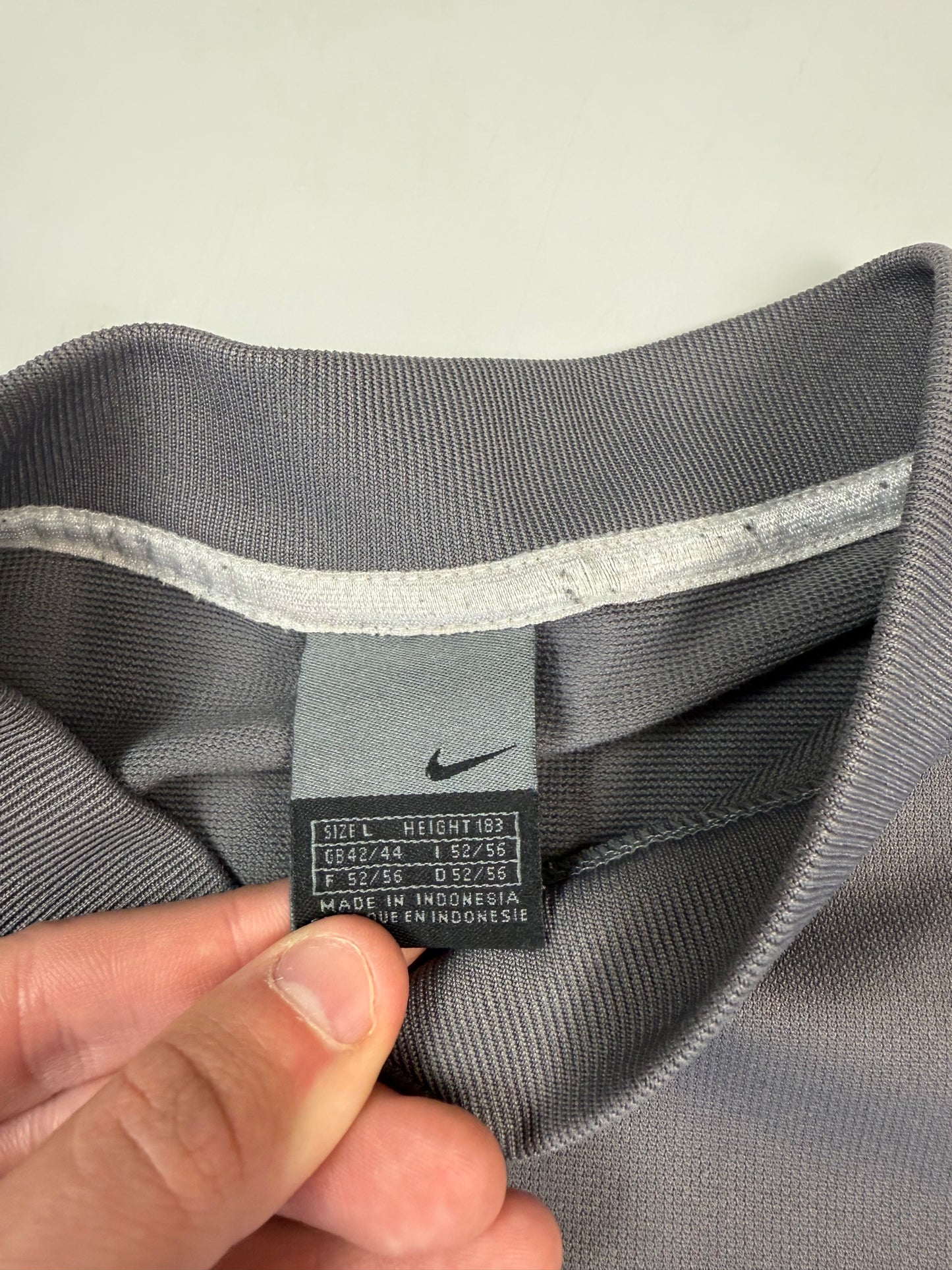 Vintage Nike shield football side stripe tee (L)