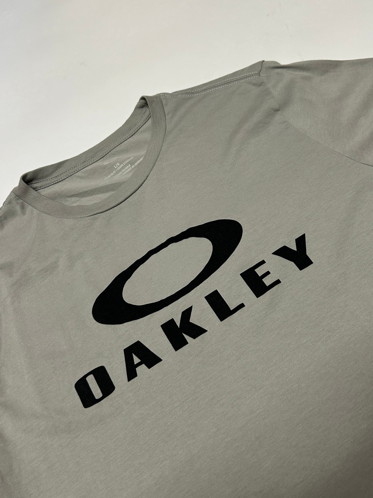 Oakley spell out tee (L)