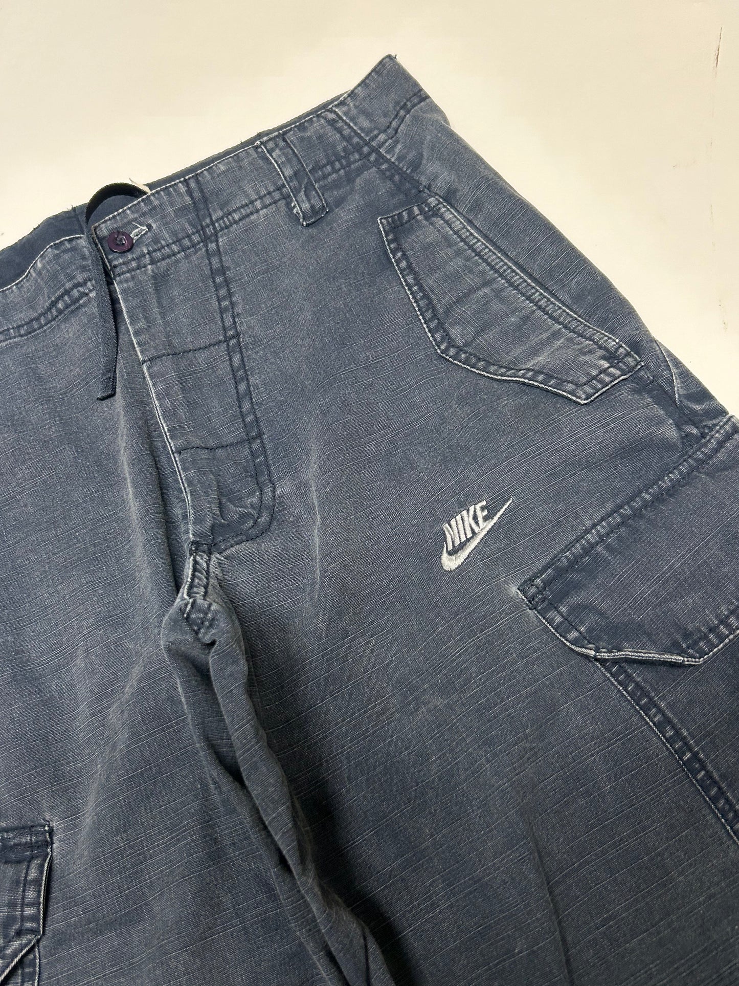 Vintage Nike baggy cargo shorts (S)