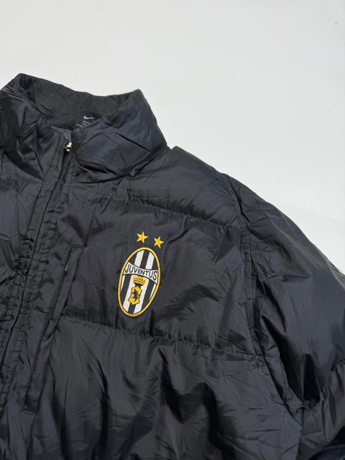 Vintage Juventus 2003/04 Nike football puffer jacket (L)
