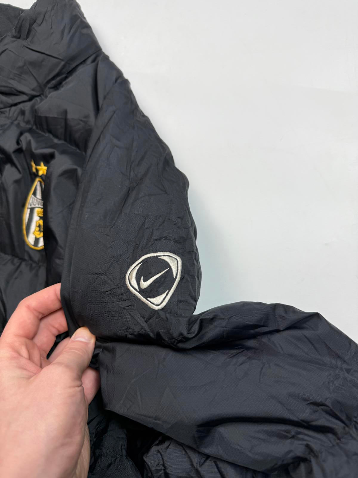 Vintage Juventus 2003/04 Nike football puffer jacket (L)