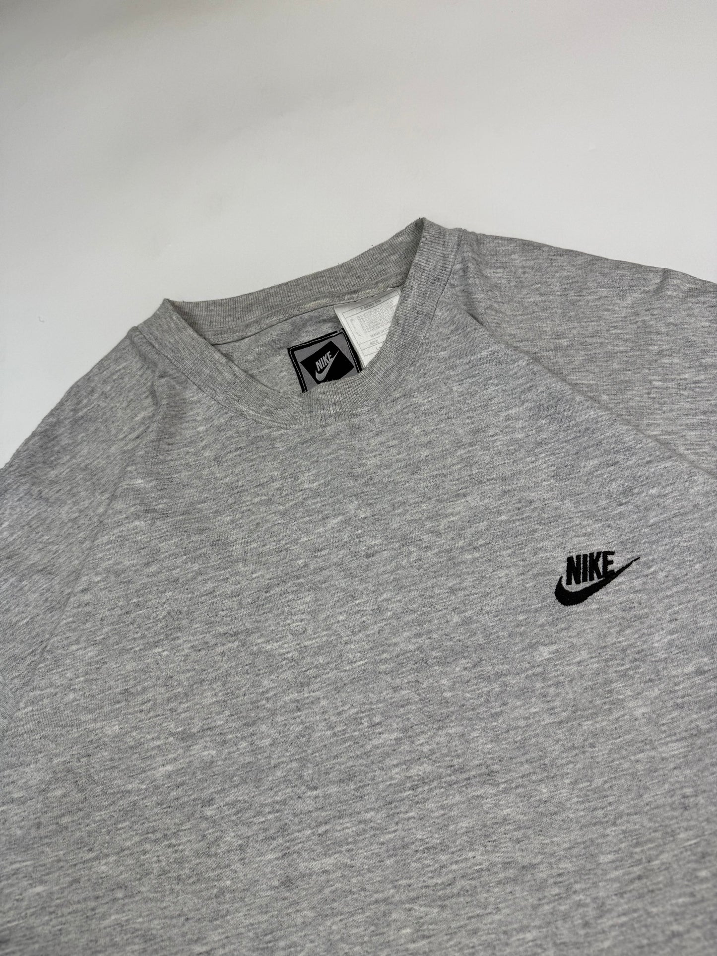 Vintage 90s Nike small logo tee (L)