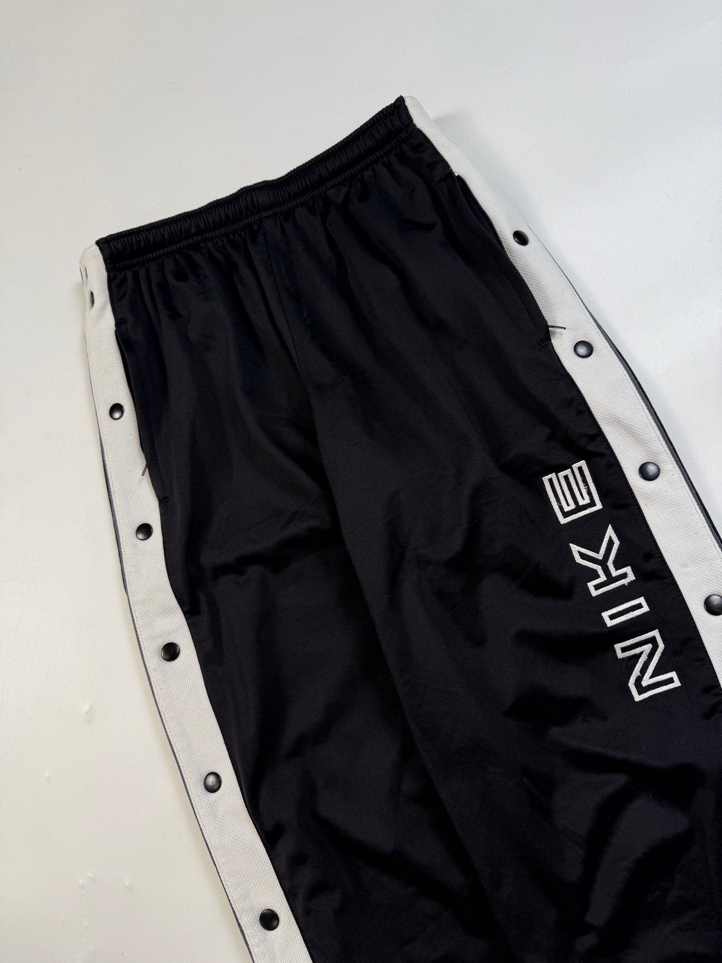 Vintage 90s Nike popper track pants (M)