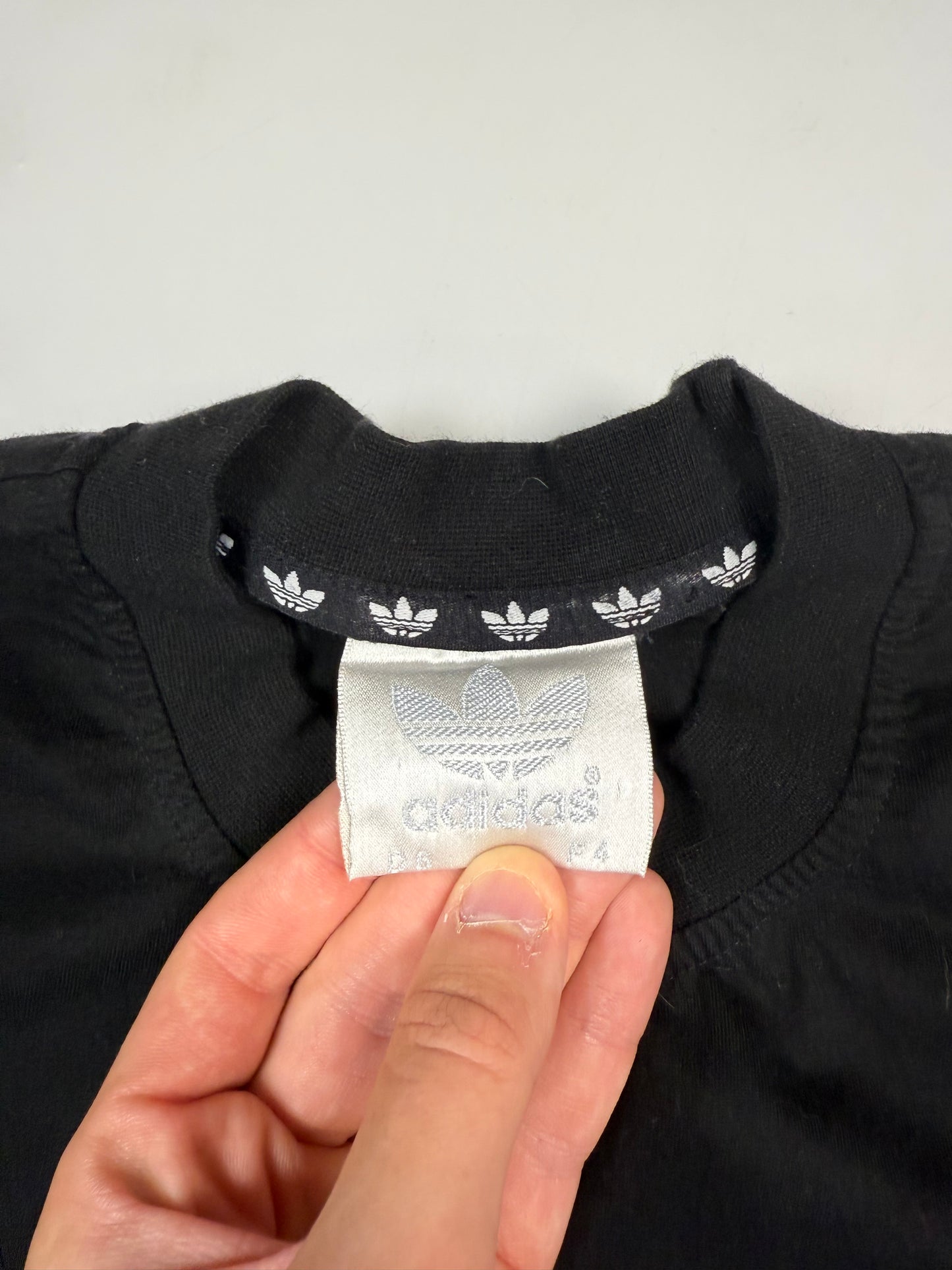 Vintage 90s Adidas originals centre logo tee (M)
