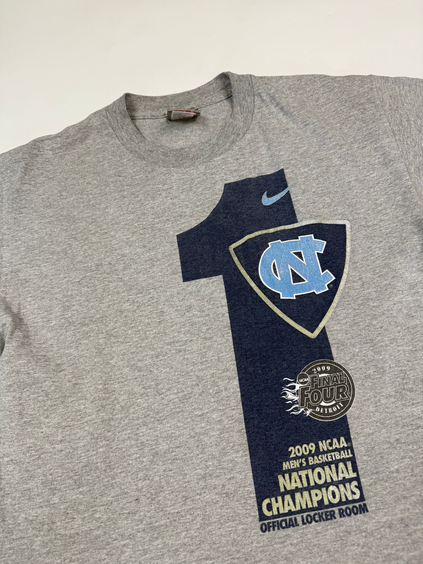 Vintage Nike UNC Tarheels 2009 basketball graphic tee (S)