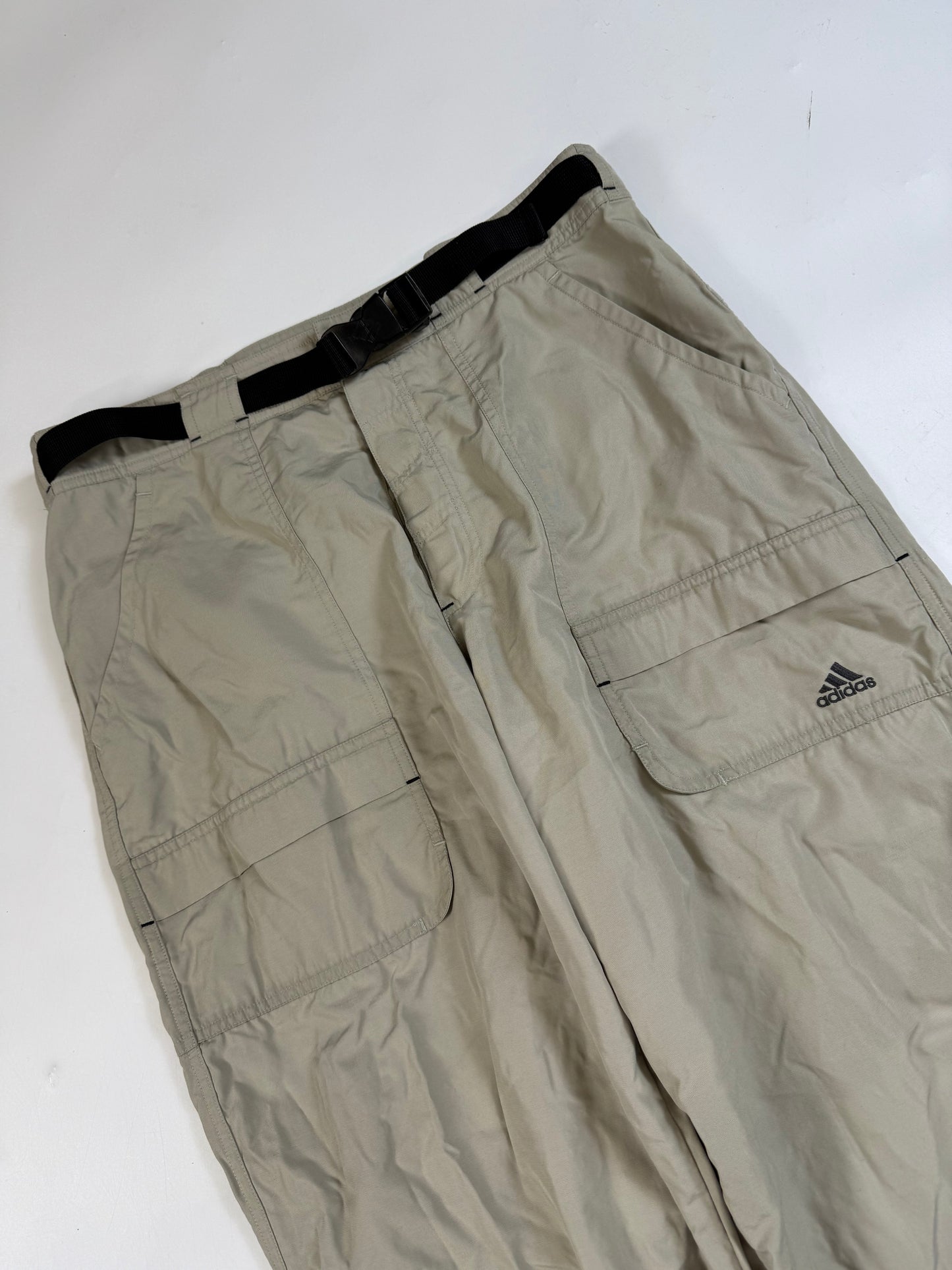 Vintage Adidas baggy parachute pants (M)