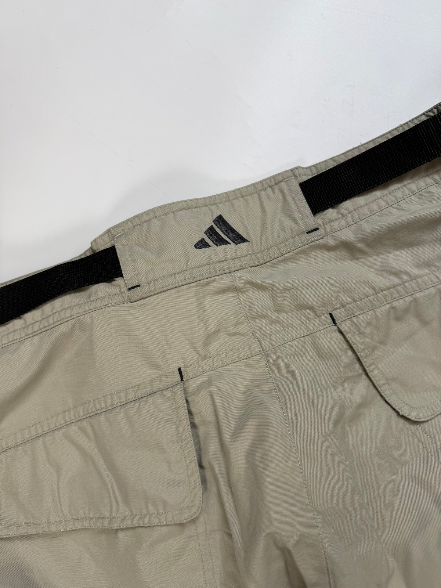 Vintage Adidas baggy parachute pants (M)