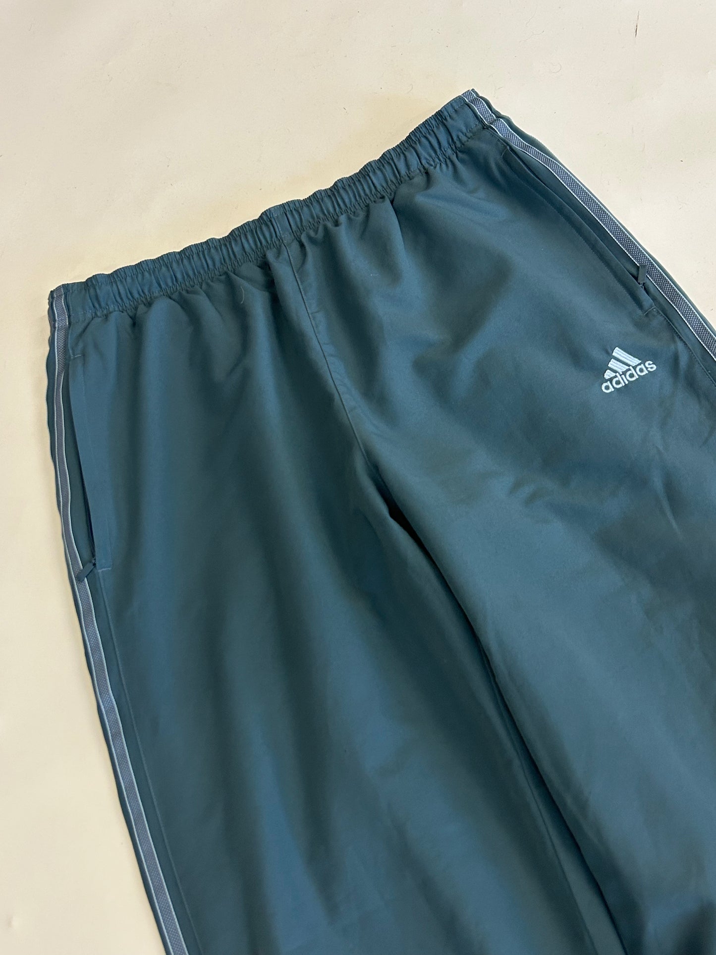 Vintage Adidas baggy track pants (M)
