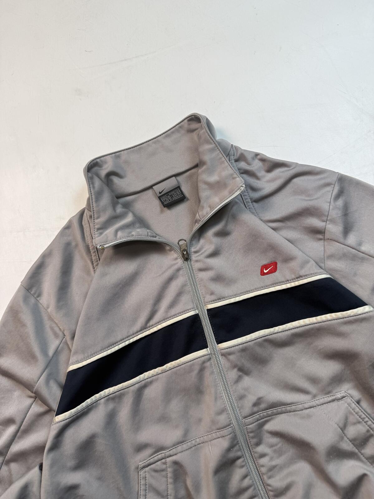 Vintage Y2K Nike small logo track jacket (S)