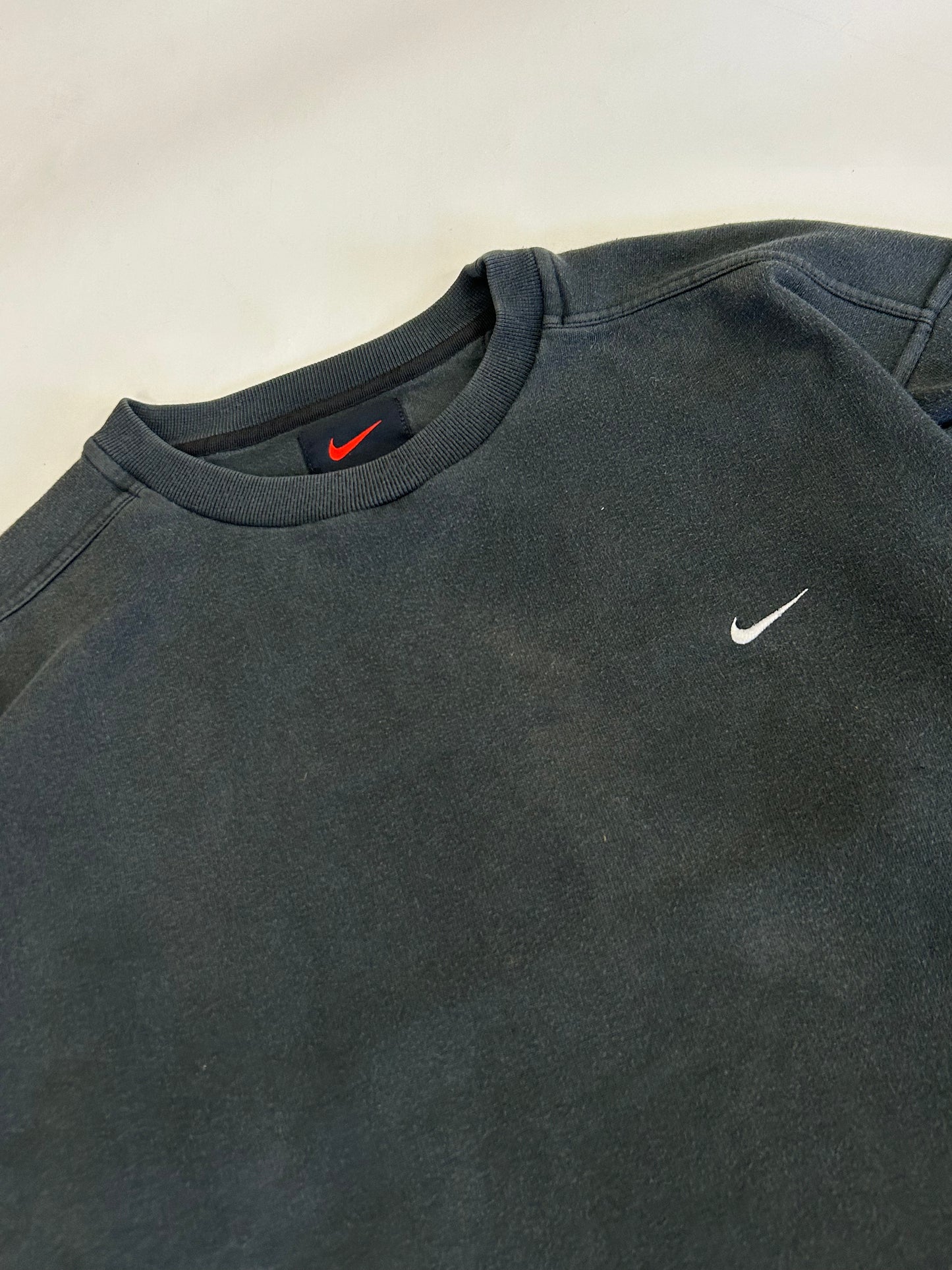 Vintage 90s Nike mini swoosh sweatshirt (L)