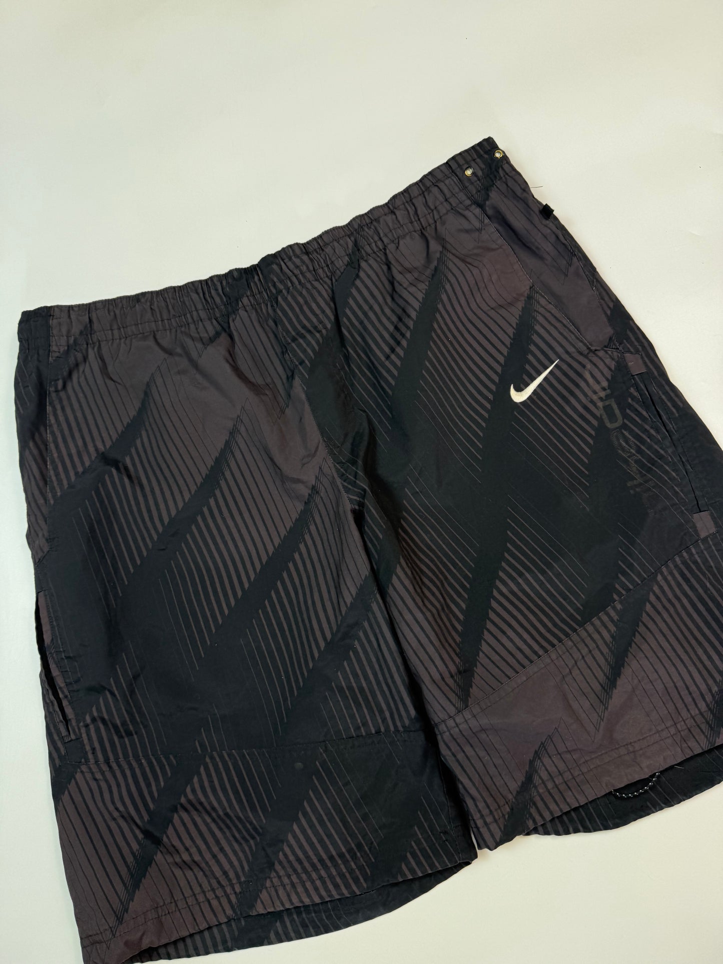 Vintage Nike air baggy patterned sport shorts (L)