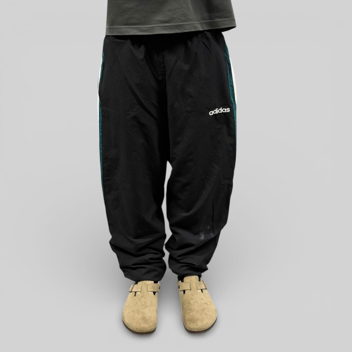 Vintage 90s adidas originals baggy track pants (M)