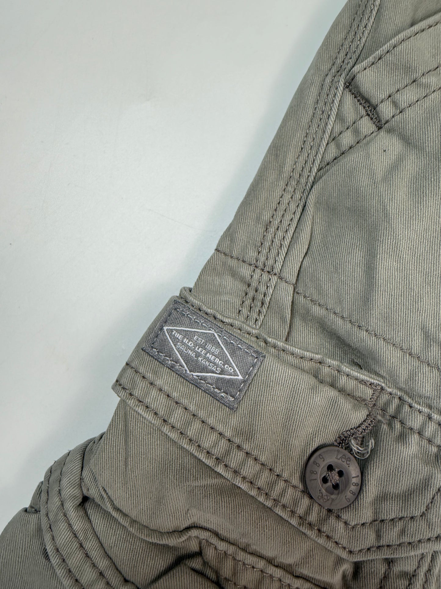 Lee baggy cargo shorts (W29)