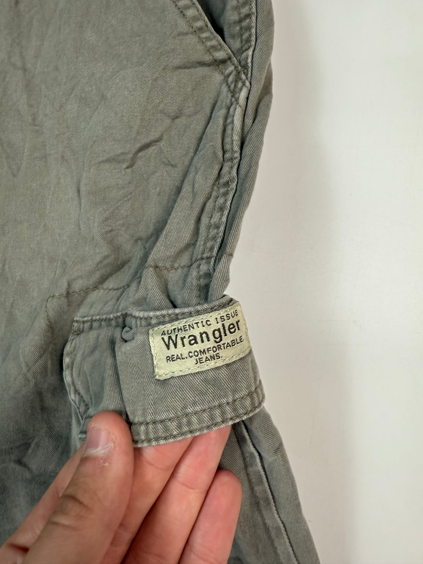 Vintage Wrangler baggy cargo shorts (W33)