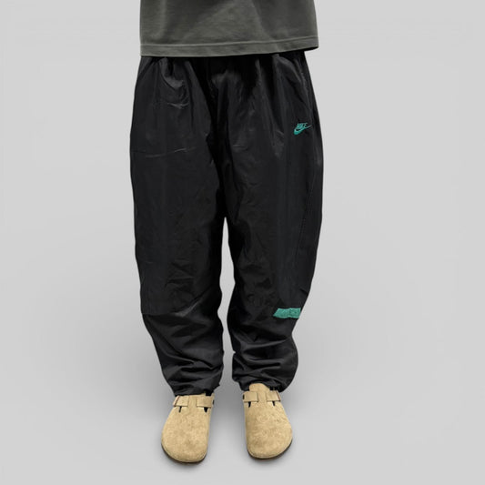 Vintage 90s Nike baggy track pants (L)