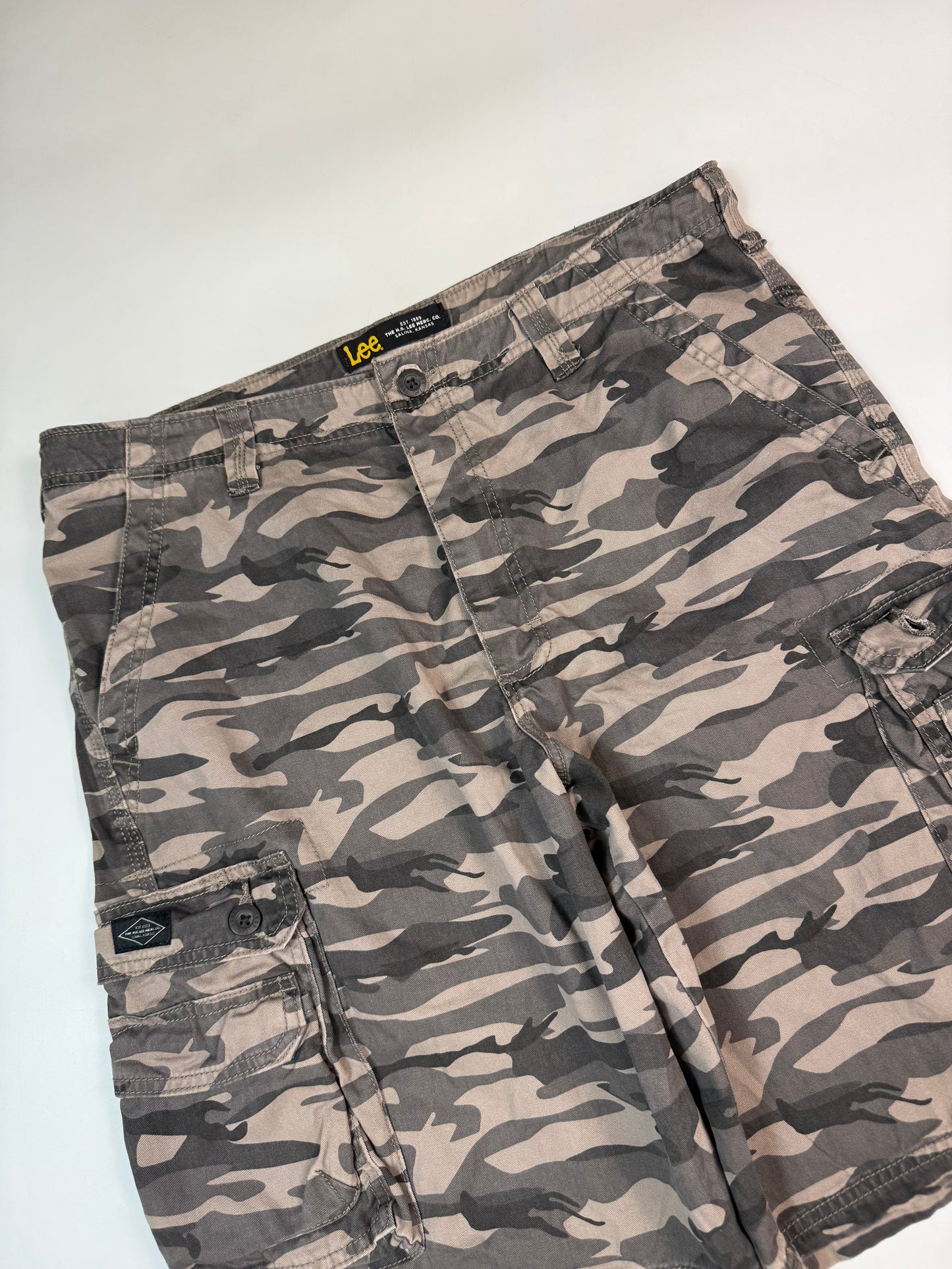 Lee baggy camouflage cargo shorts (W36)